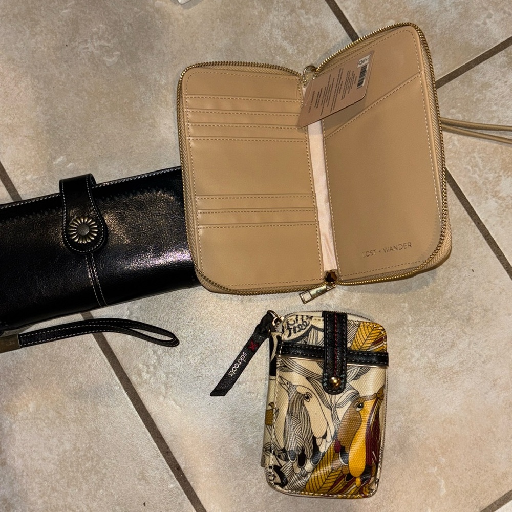 SAKROOTS SENDGEFN BUNDLE,, LOST wander WRISTLET CARD HOLDER PASSPORT HOLDER NWT - Picture 4 of 16